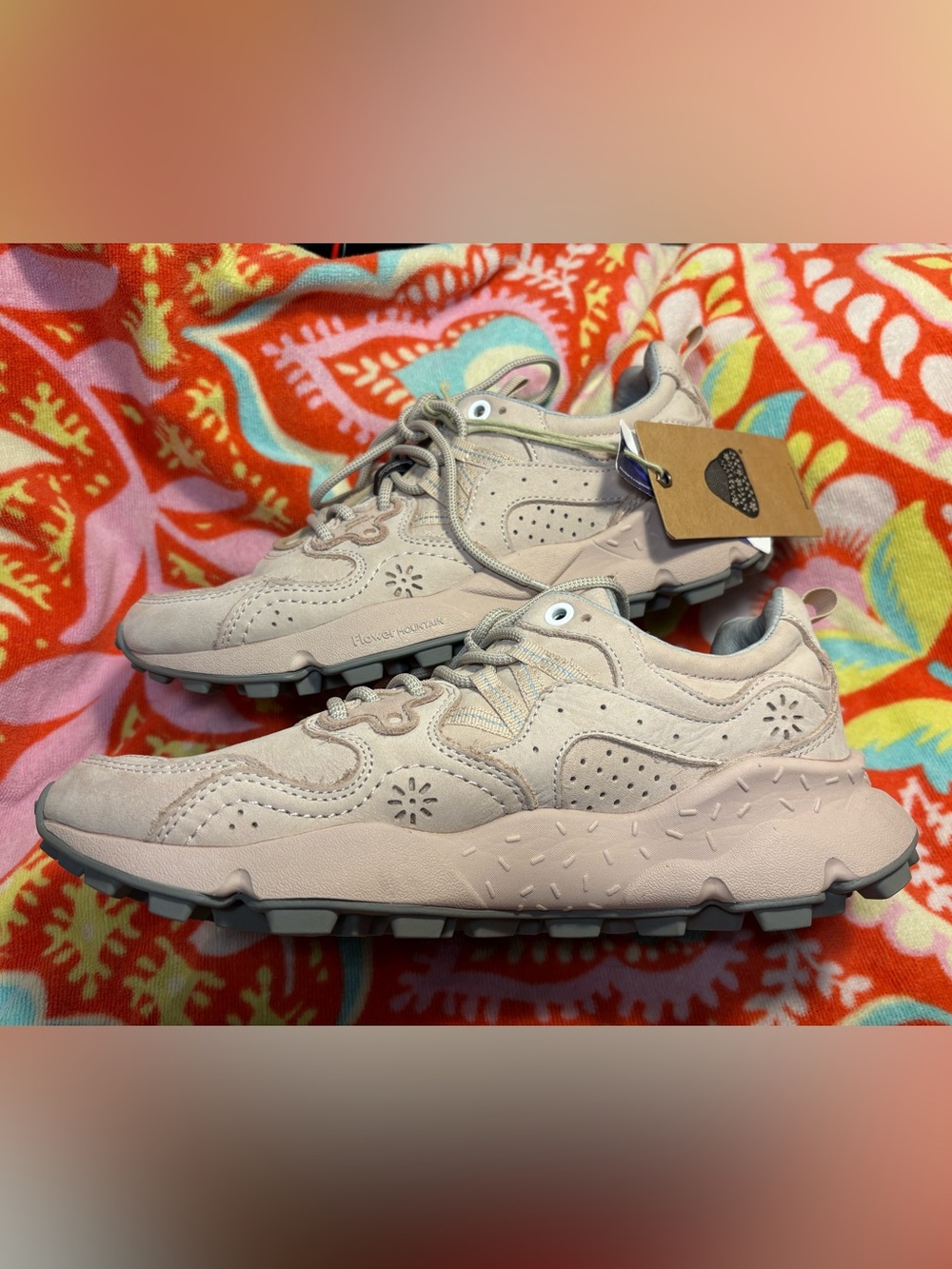 NWT Flower Mountain Yamano 3 Sneakers Women’s SIZE 39 or 8 Mauve